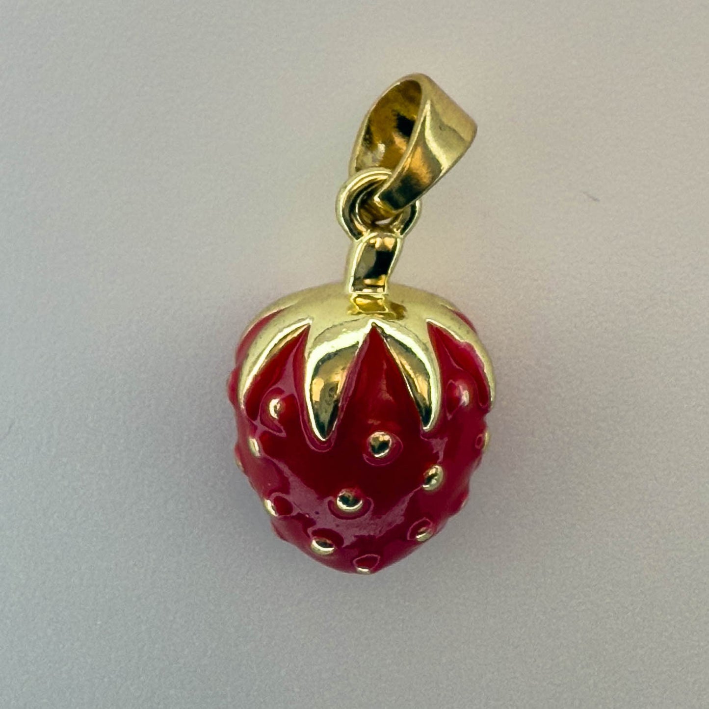 LYVANLICute Strawberry Charm Pendant – Hand‑Painted Enamel DIY Accessory for Bracelets, Necklaces & Earrings – Jewelry Making Supplies