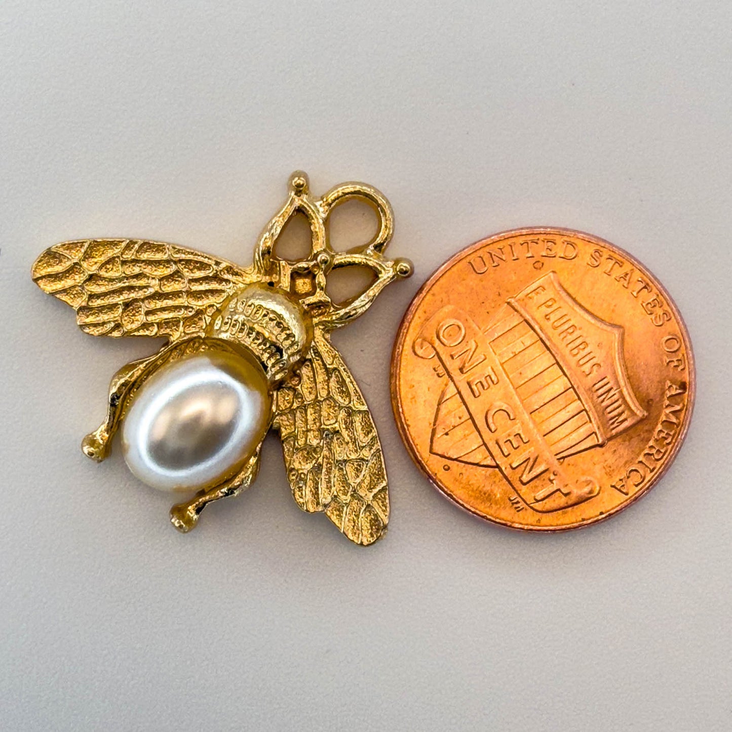 LYVANLIEnamel Bee Charms, Korean Style Alloy Pendants for DIY Bracelets, Necklaces, Earrings, Bags, Shoes & Clothing Accessories