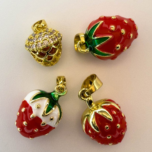 LYVANLICute Strawberry Charm Pendant – Hand‑Painted Enamel DIY Accessory for Bracelets, Necklaces & Earrings – Jewelry Making Supplies